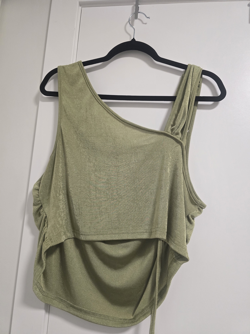 Asymmetrical Ruched Crop Top - Picture 3 of 3